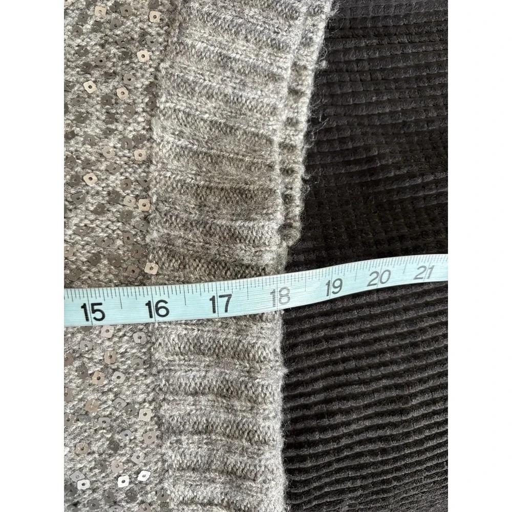 Forever 21 Turtleneck Cable Knit Sweater Gray‎ Sleeveless Sequins Size Small
